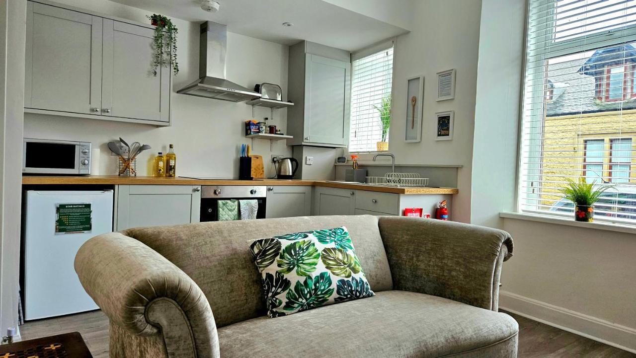 The Ferns - Shared Garden Apartment With Parking Darvel Exterior foto