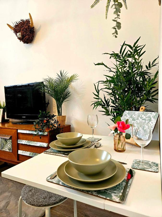 The Ferns - Shared Garden Apartment With Parking Darvel Exterior foto